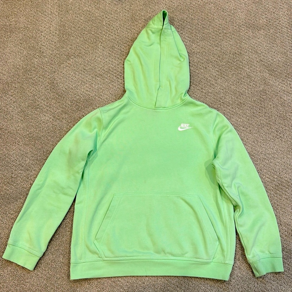 L kid Nike sweatshirt